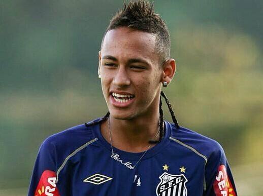 内马尔巅峰期在巴萨还是巴黎,内马尔巴西历史第三人