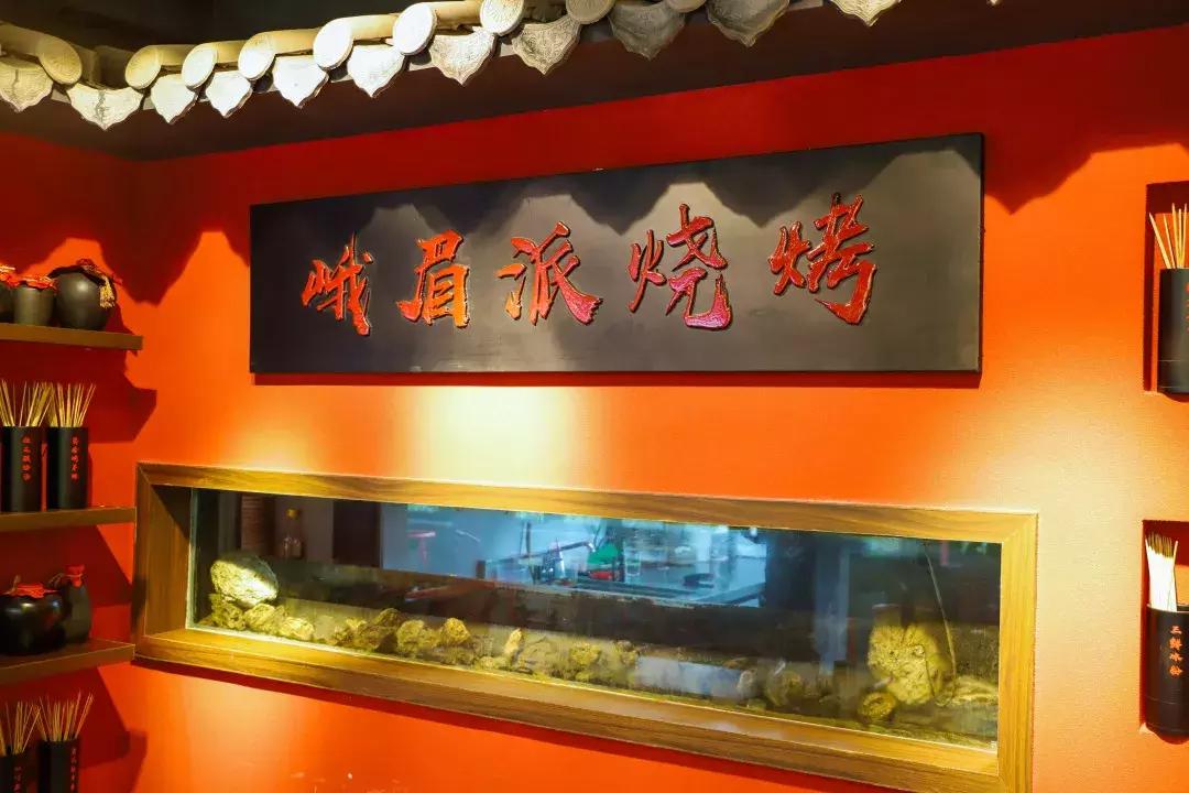 Wow~穿红衣就免单117！这家店到底什么来头！