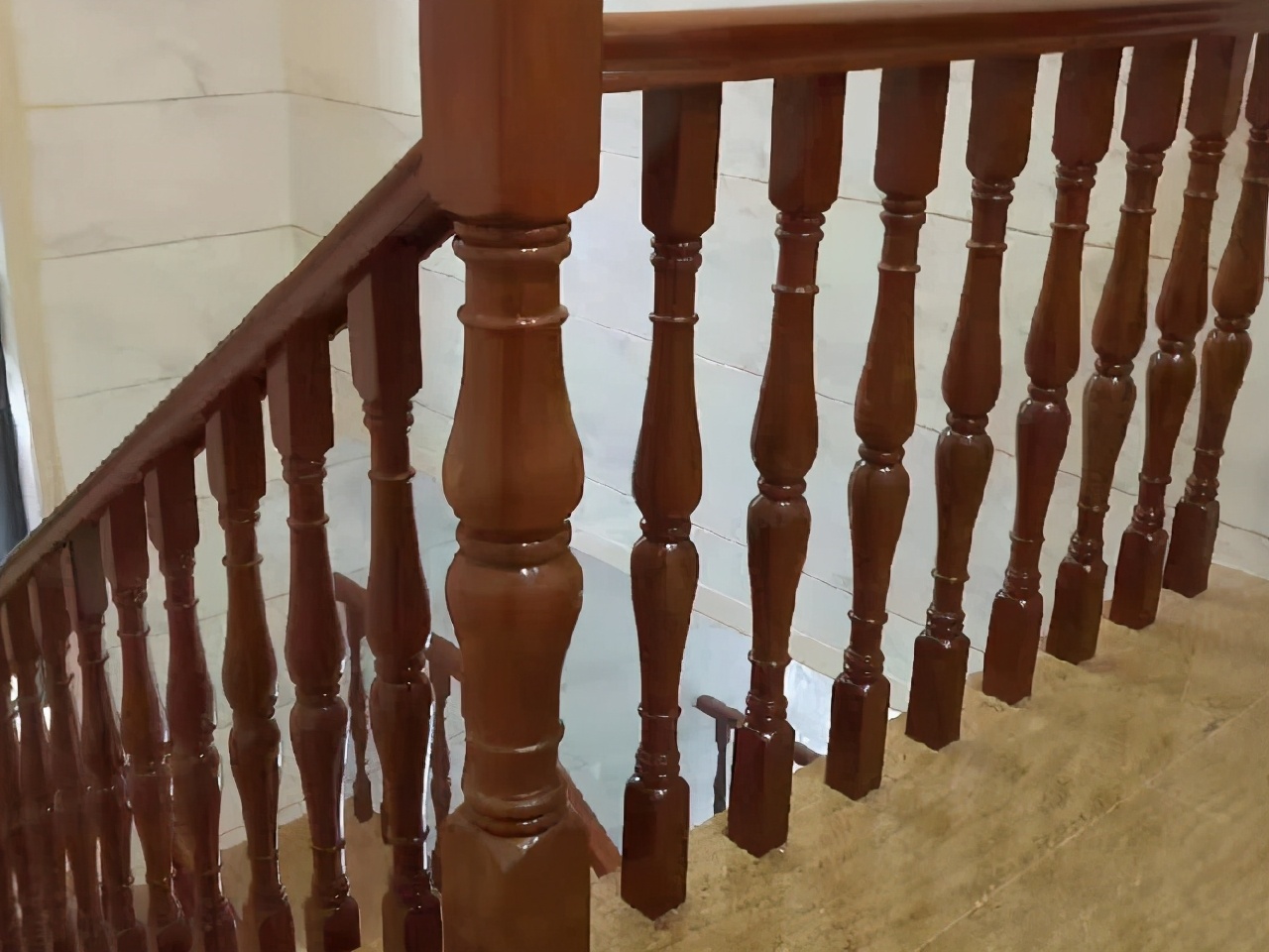 如何选木质楼梯,室内楼梯选购全攻略