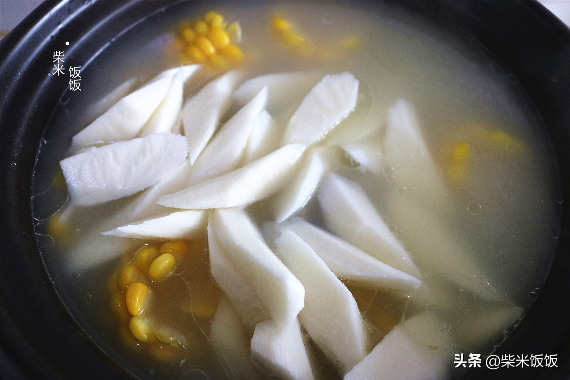 排骨海带汤是先放盐还是后放盐,排骨炖汤里面放什么好吃