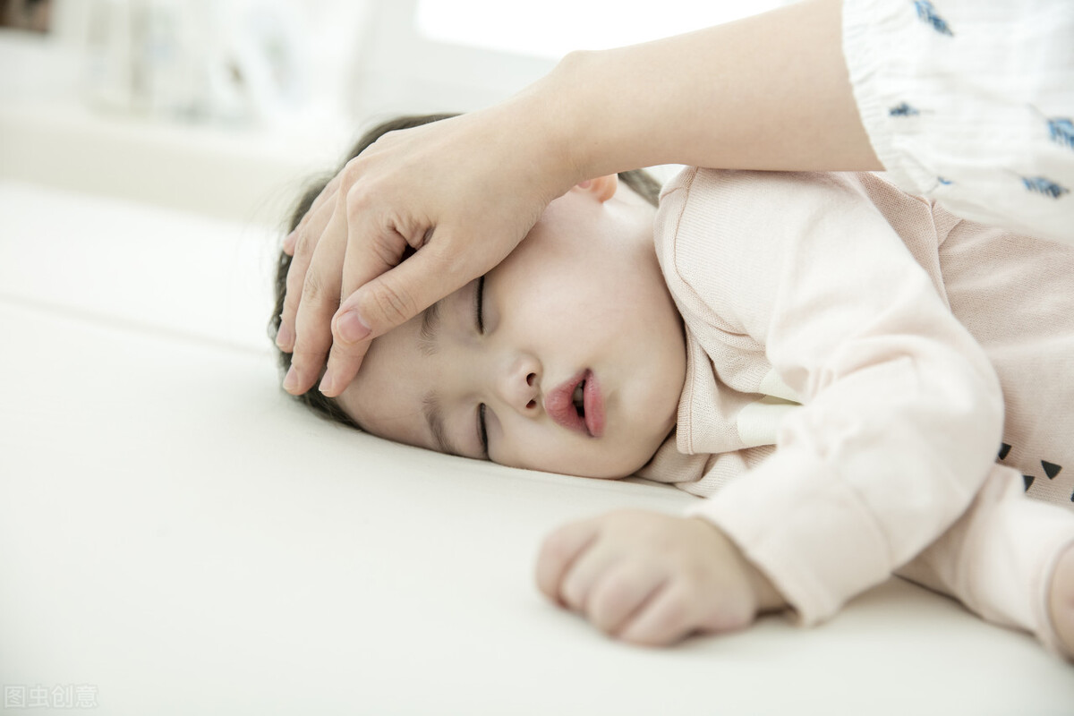 孩子中暑发烧了怎么办最快最有效,小孩子感冒和中暑怎么区分
