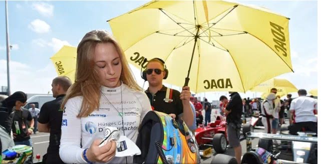 女赛车手漂移出事故,澳门女赛车手飞上二楼