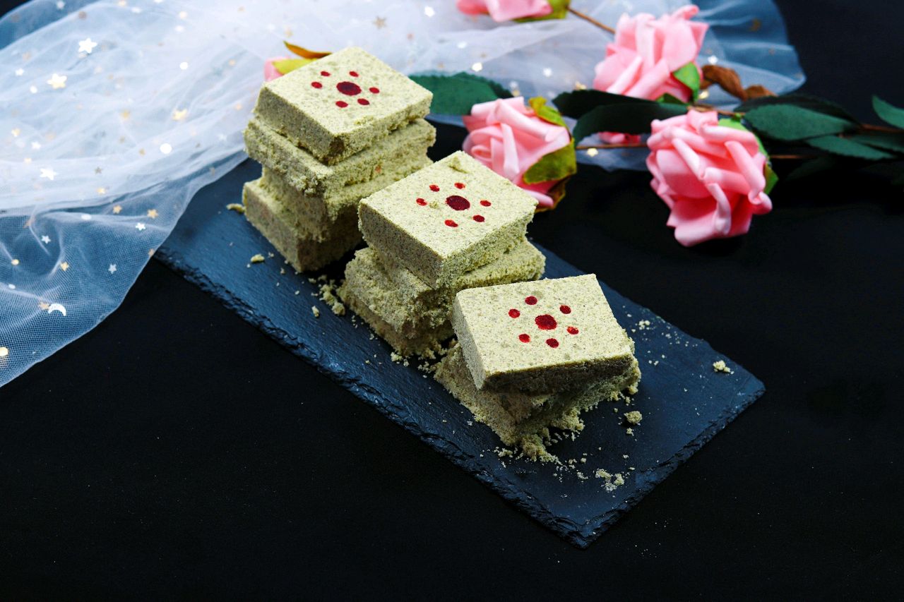 夏季必备美食绿豆糕学会这样做,绿豆糕清凉解暑小甜点