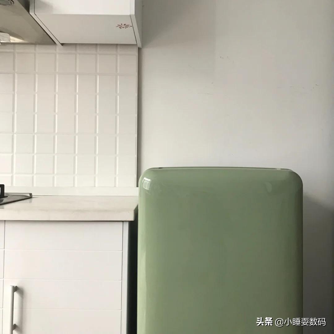 小吉冰箱：99%的冰箱都是大众脸，小吉迷你复古冰箱做剩下的1%