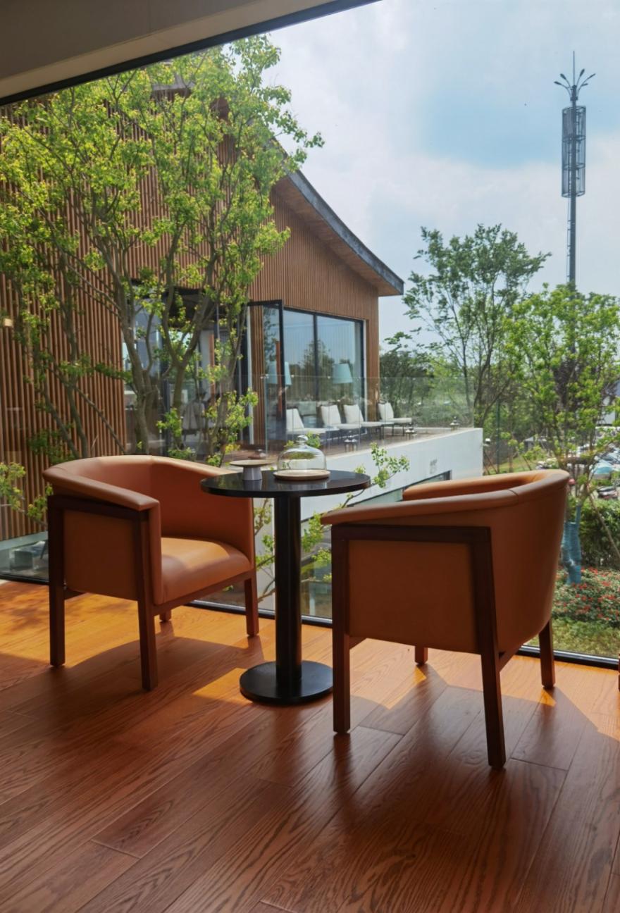 「觅趣小镇新都·原舍绿茵」湖畔泳池，畅玩斑竹园足球音乐小镇