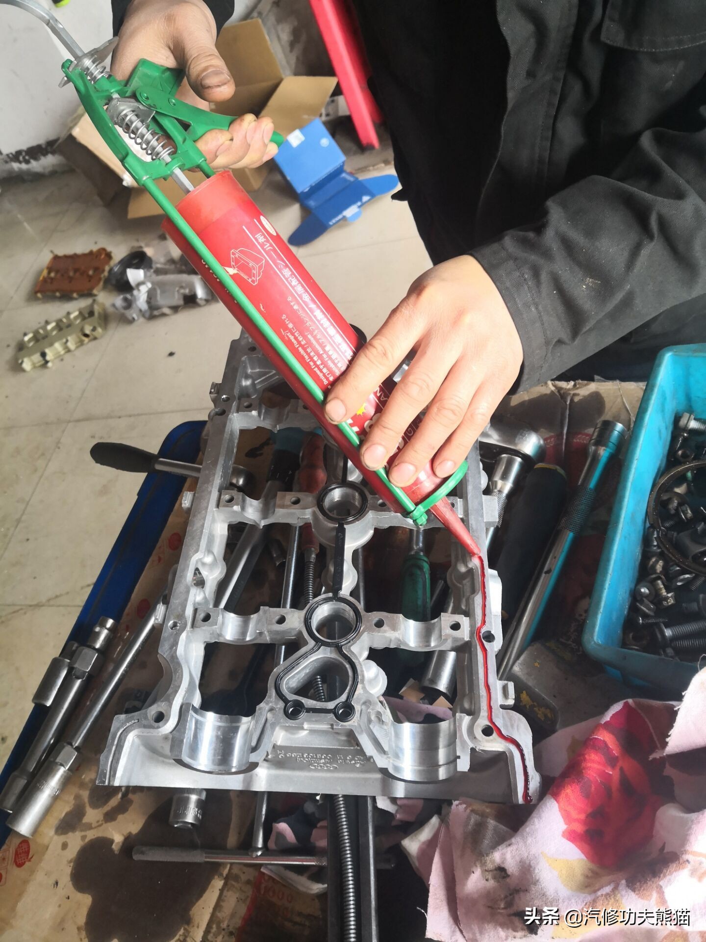 16款奥迪a6l2.5自吸发动机漏油,奥迪a6l2.4免拆烧机油处理靠谱吗