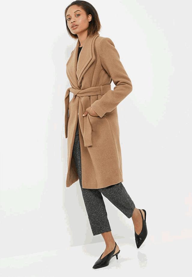 牛仔裤搭配中长款大衣,毛呢大衣牛仔裤怎么搭配好看