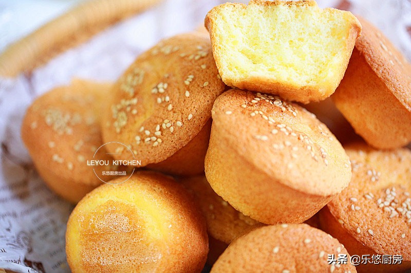 家里只有鸡蛋面粉糖怎么做蛋糕,只用鸡蛋糖油和面粉做蛋糕