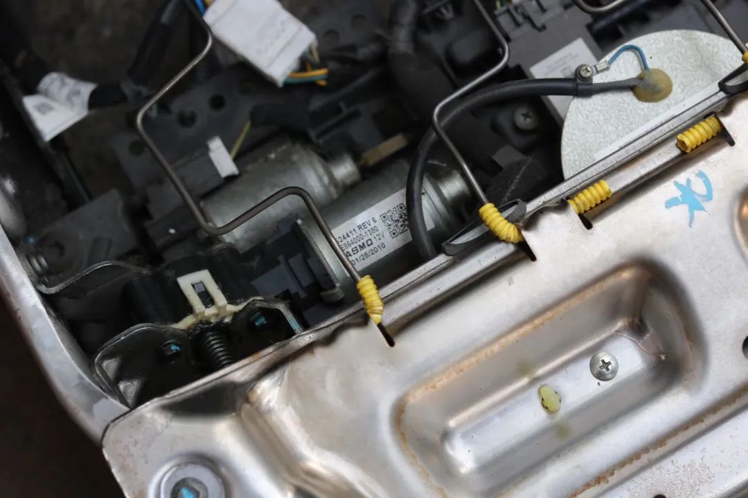 怪兽修车：翻新“老旧状态”的11年起亚索兰托，15万公里重回巅峰