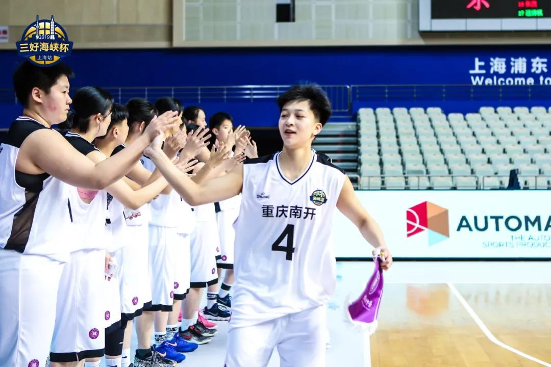 16岁打进国家队，男生与她单打都未必能赢！南开中学伍湘琳