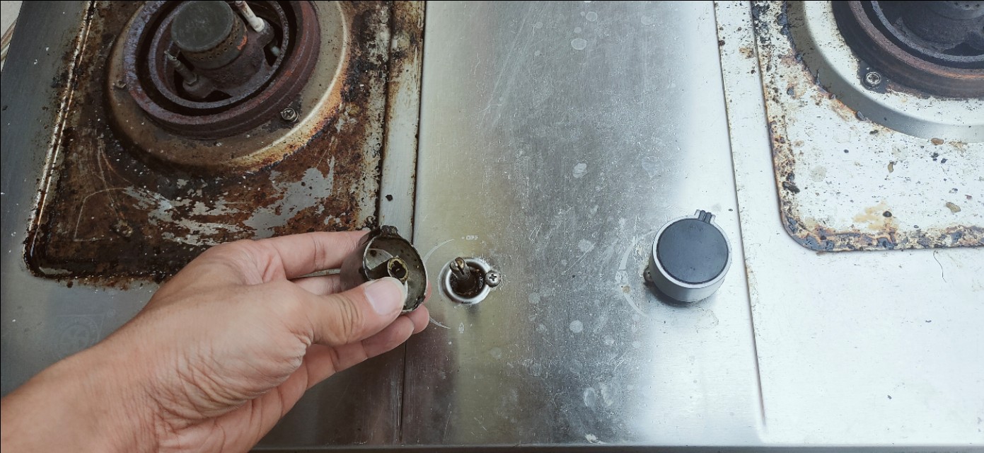 煤气灶松手就灭火怎样修理,煤气灶打着火松手就灭怎么修