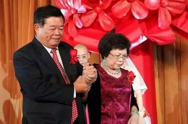 玻璃大王曹德旺37年捐了160亿,曹德旺被追债