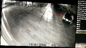 注意！这惯犯在金湾斗门砸破4个车窗，盗走4瓶茅台、15条中华！结果被…