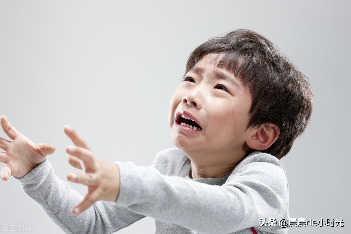 小孩的玩具掉进马桶里面怎么弄,妈妈把我的玩具丢了