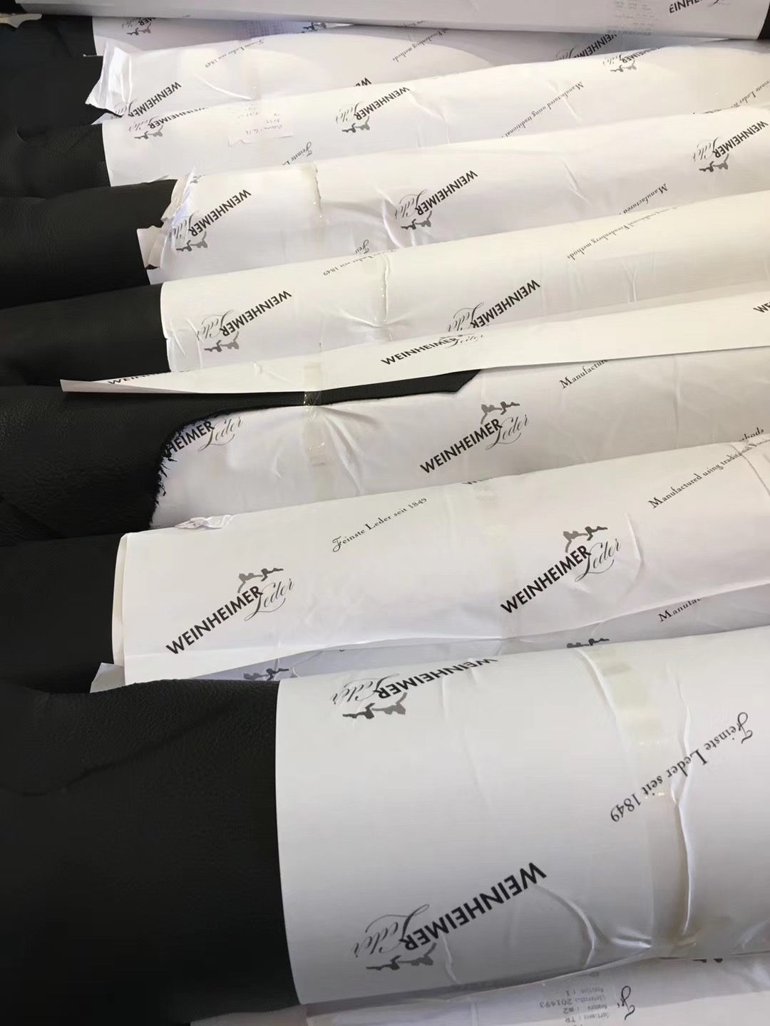 香奈儿、爱马仕原厂皮流出！仿品真假难辨，买奢侈品包包需谨慎