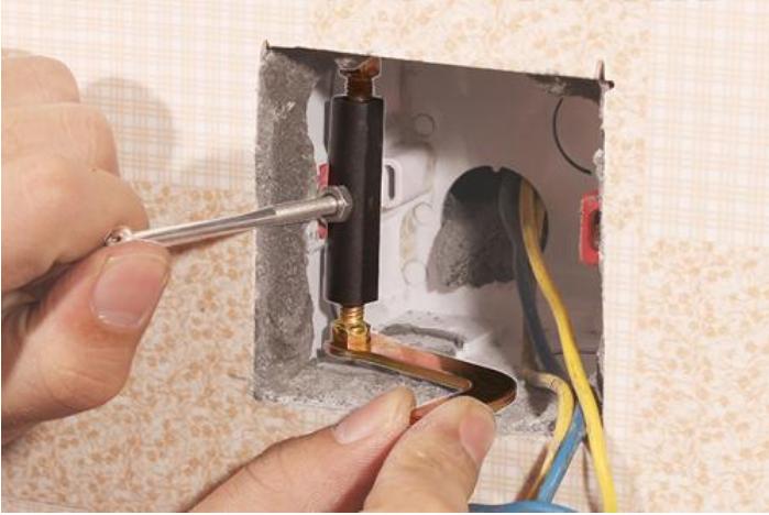 墙内插座暗盒坏了怎么更换,插座暗盒坏了怎么维修