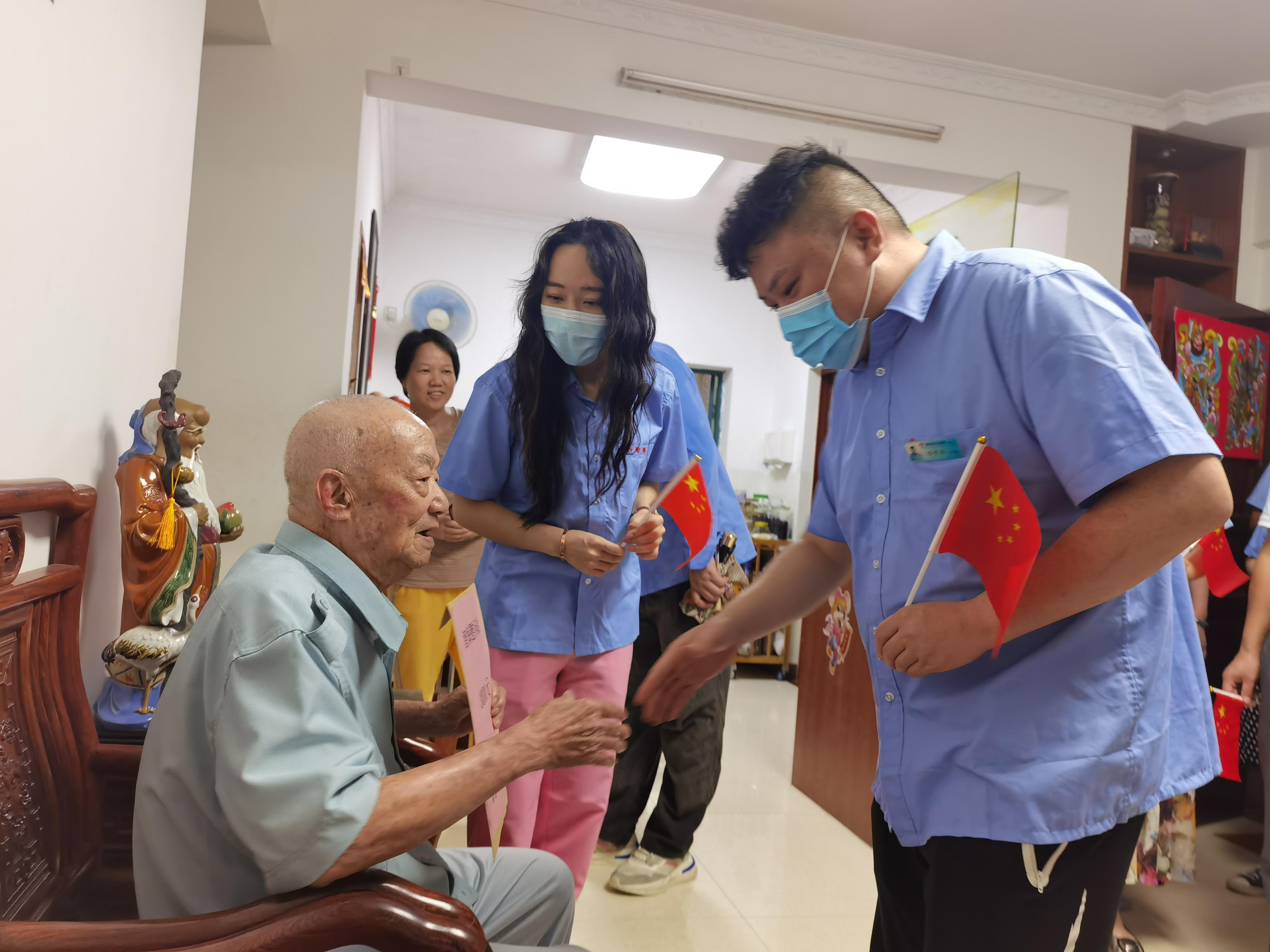 庆祝建军九十周年慰问退伍军人,退役老兵庆祝建党100周年活动