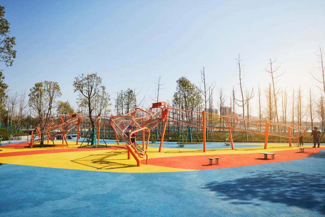 到公园去享受阳光享受生活,从公园到公园