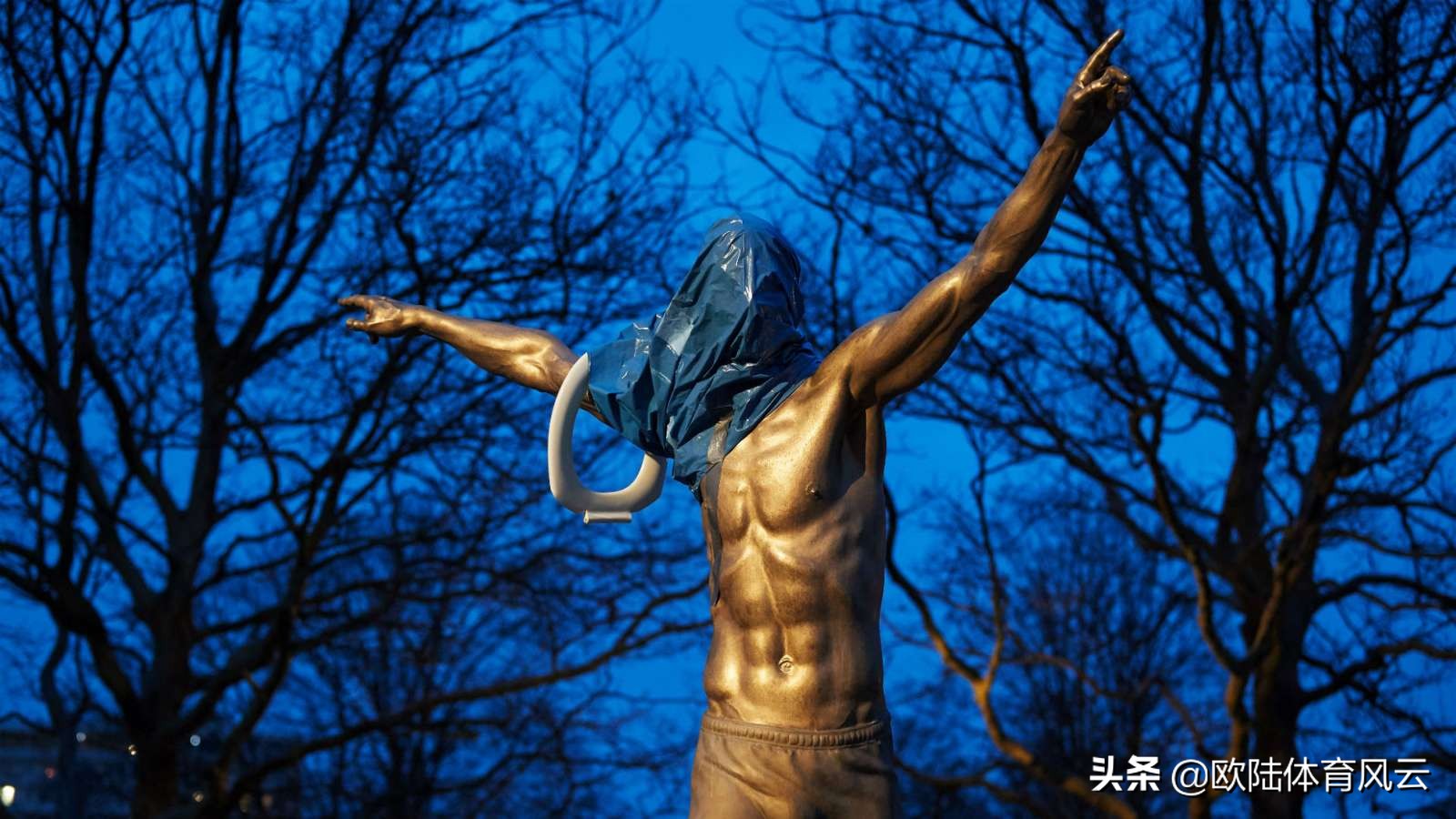 这次玩大了!伊布收购哈马比50%股份,马尔默球迷愤怒破坏其雕像