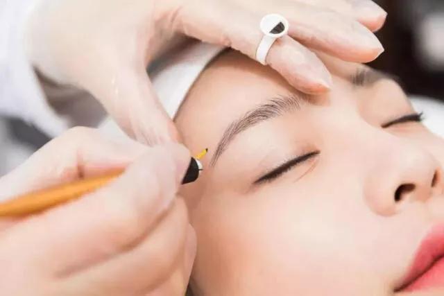 为什么医生不建议女生纹眉双眼皮,为什么纹眉师不建议做野生眉