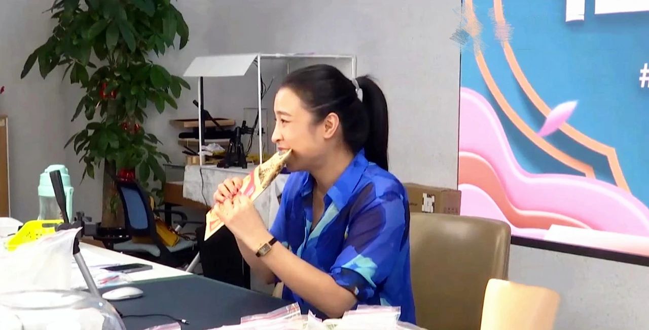 干过工地当过保安现在成大老板,当过厂妹后的生活