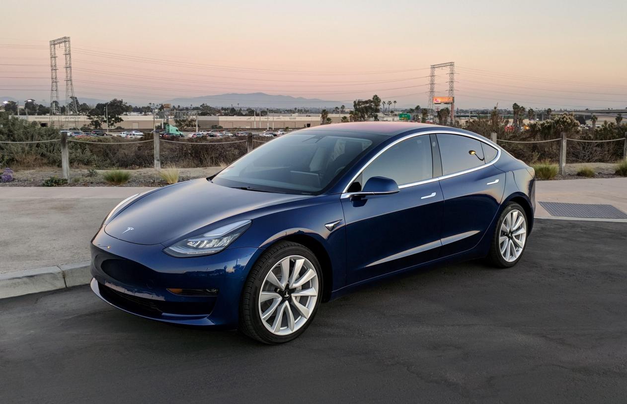 新款model3长续航和标准版怎么选,国产model3价格表2020年