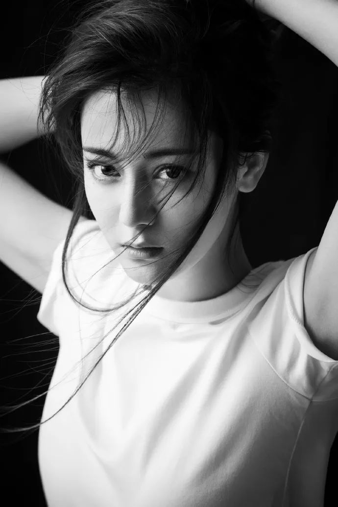 聪明女人都选低领毛衣,衣袖太长怎么穿更好看