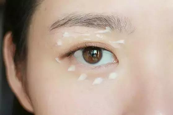 关于眼袋那些你不知道的事,不知道每款眼霜针对哪些肌肤问题