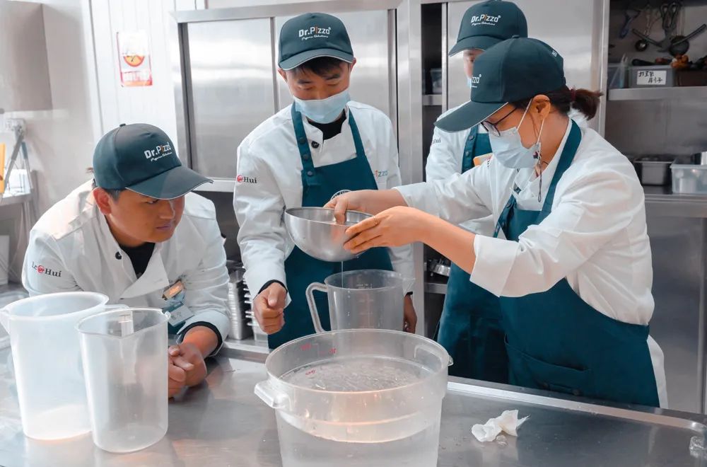 夏天面团室温放一夜会发酵吗,夏天面团控温加冰水吗