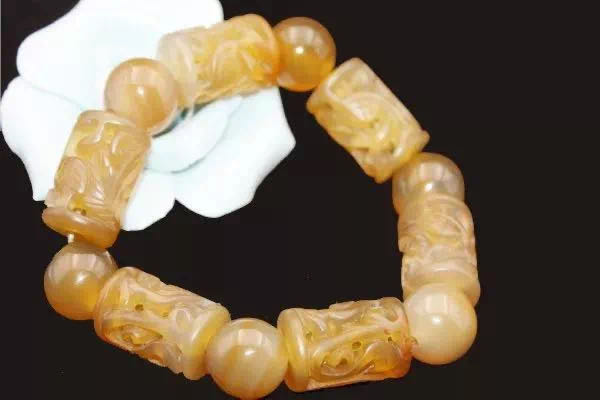 地上捡橄榄石，山上挖“战国红”，走，这个国庆到河北寻宝去