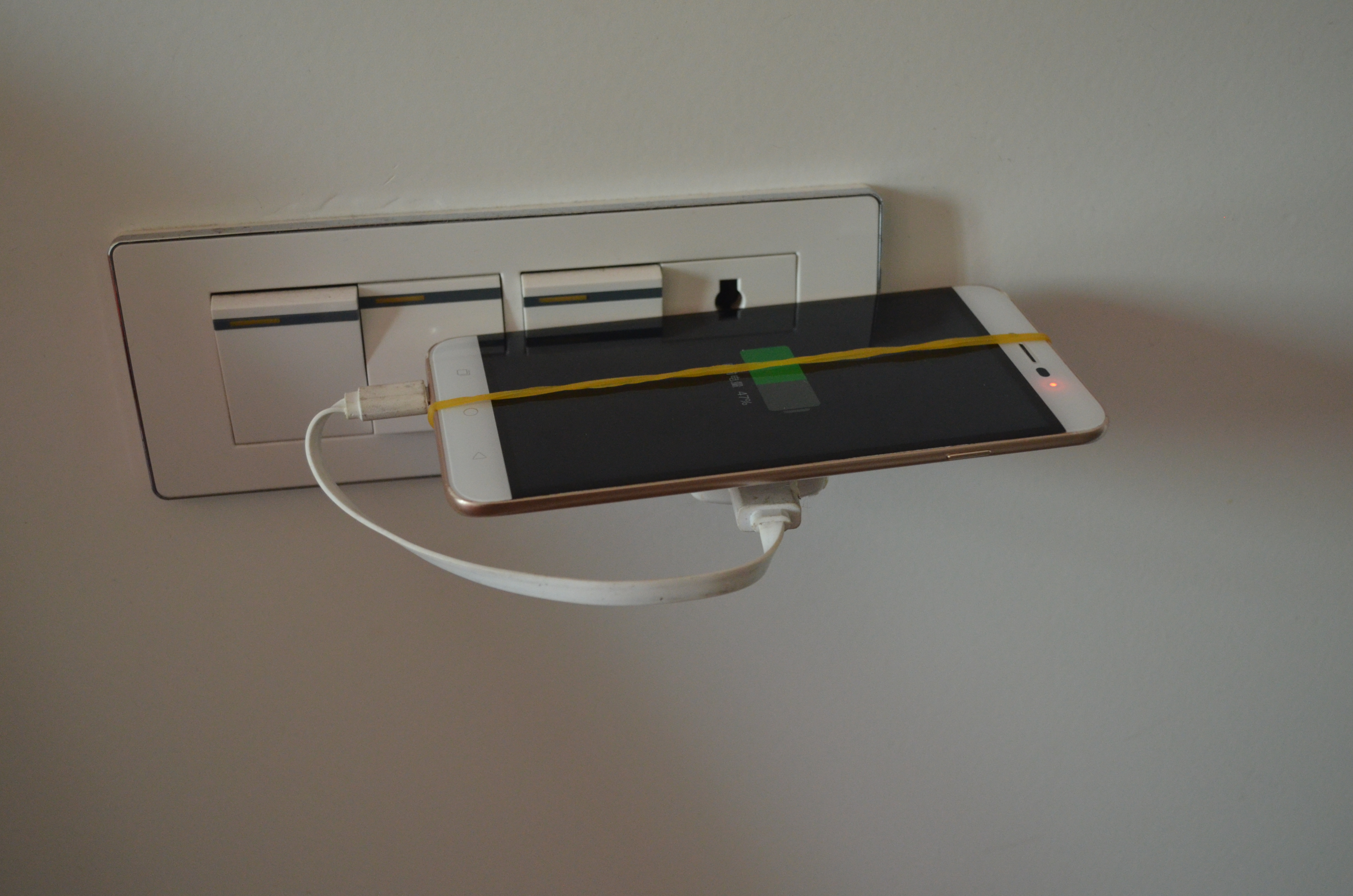 充电线插头太短怎么办,手机充电插头弯了怎么弄直