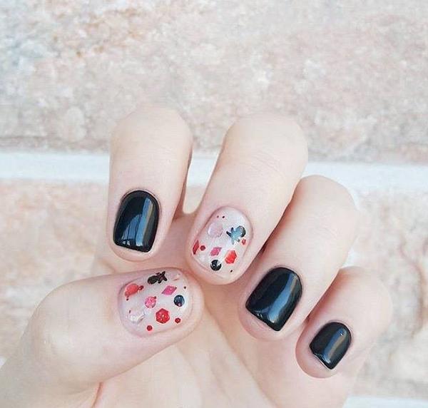 万能的亮片美甲不仅让你的指尖更出众,还会让你拥有好心情哦!