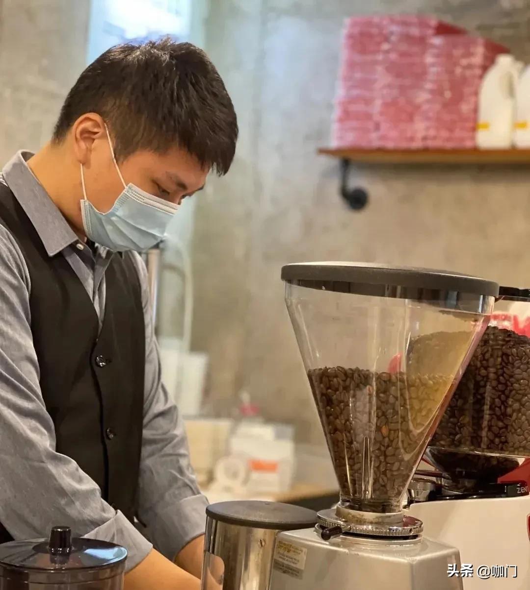 日出200+杯、运营千人粉丝群,2个人就够了