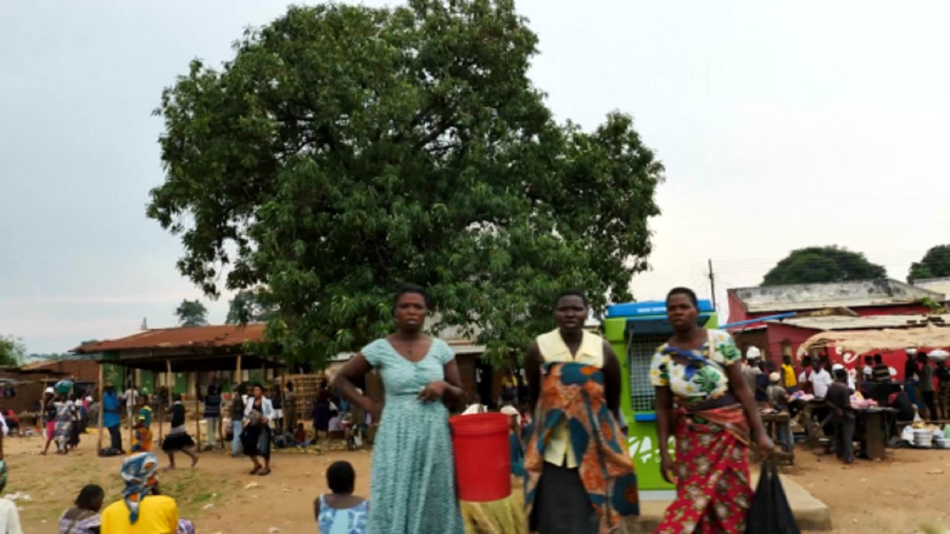 非洲最独特旅游观光车,2元游全城每车仅1人,黑人靠它赚钱养家