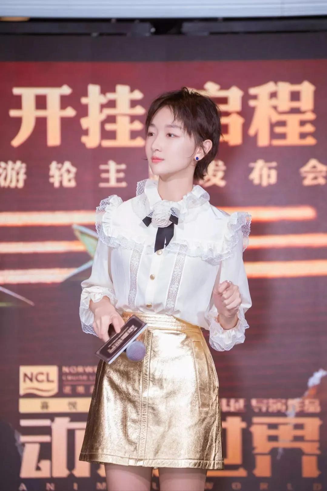 小胸女人如何彰显魅力,40岁刘涛减龄方法