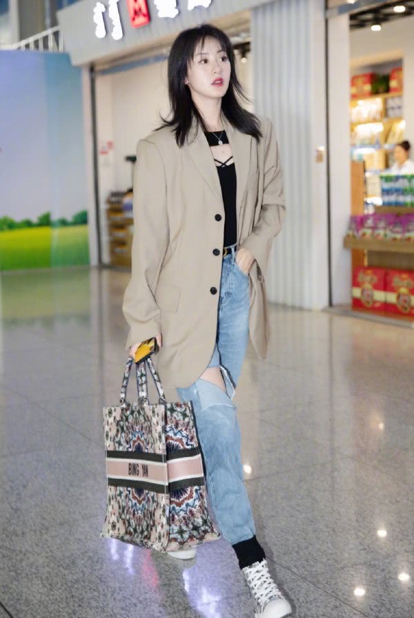 袁冰妍穿高腰牛仔裤vans,袁冰妍牛仔裤运动鞋