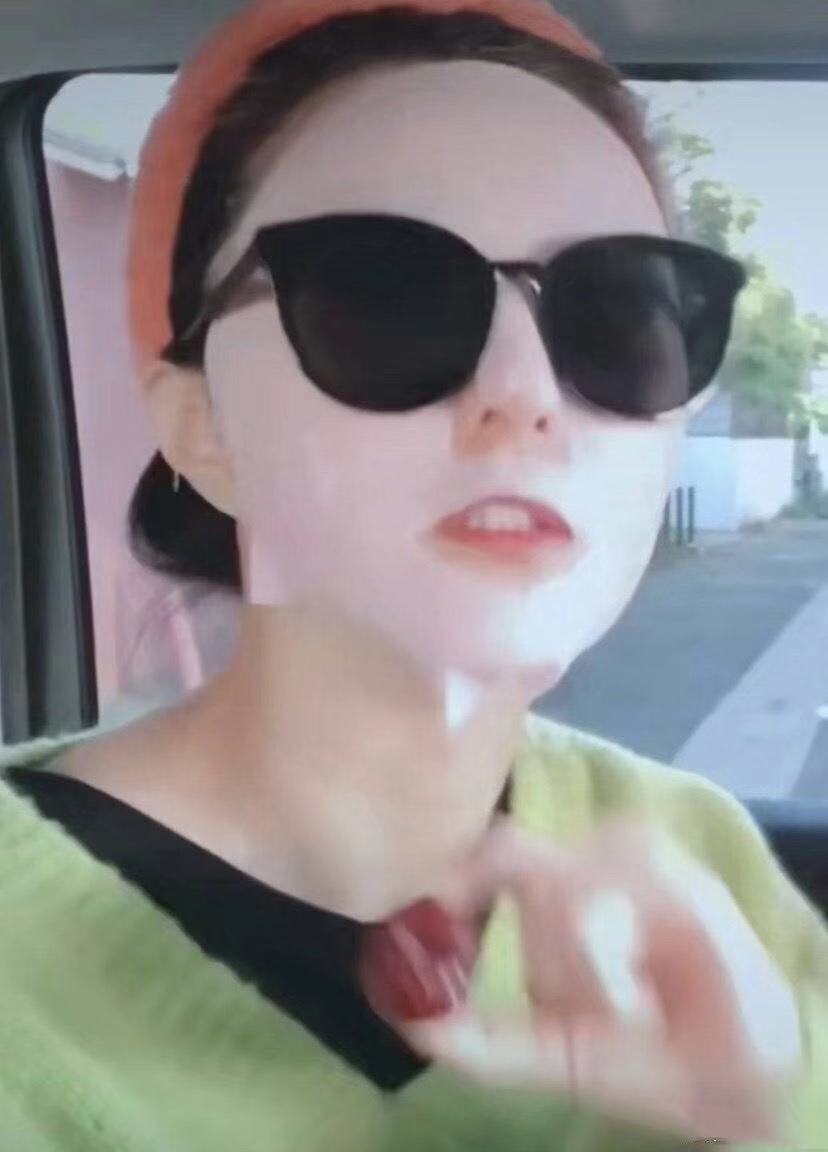 范冰冰欧美黑衣,范冰冰国外白裙路拍