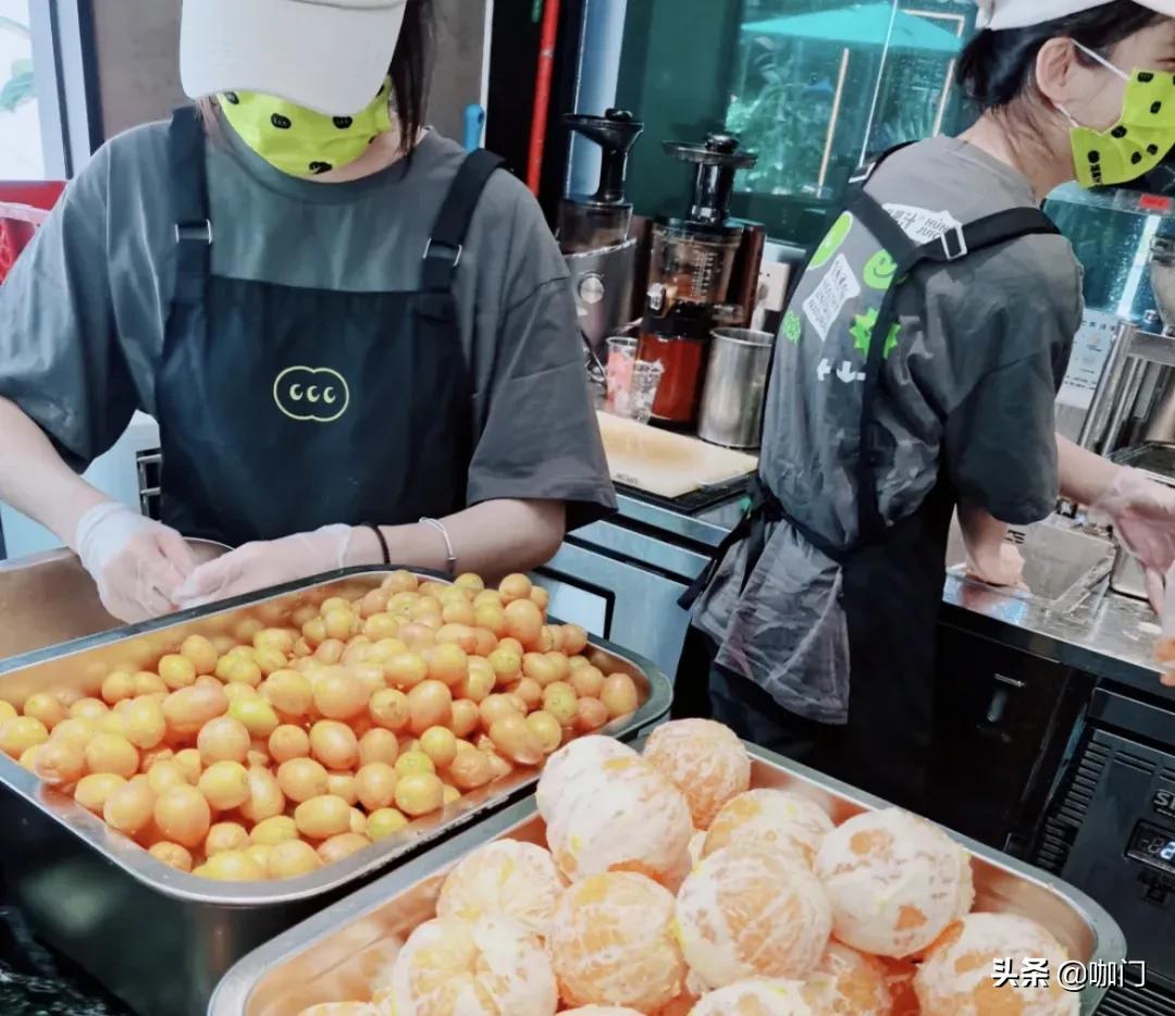 开纯果汁饮品店,开港式鲜榨果汁店一个月赚多少钱