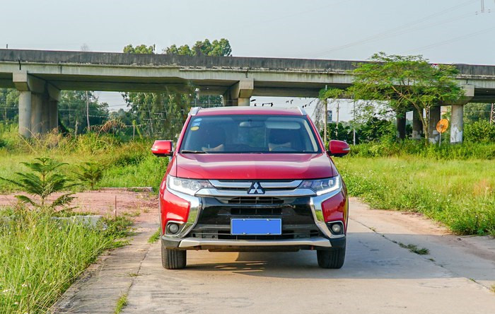 欧蓝德选2.0还是2.4油耗差别大吗,欧蓝德荣耀版配置油耗