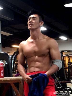 8岁被生母抛弃如今找我赡养,8岁被母亲抛弃再见却已经是外人