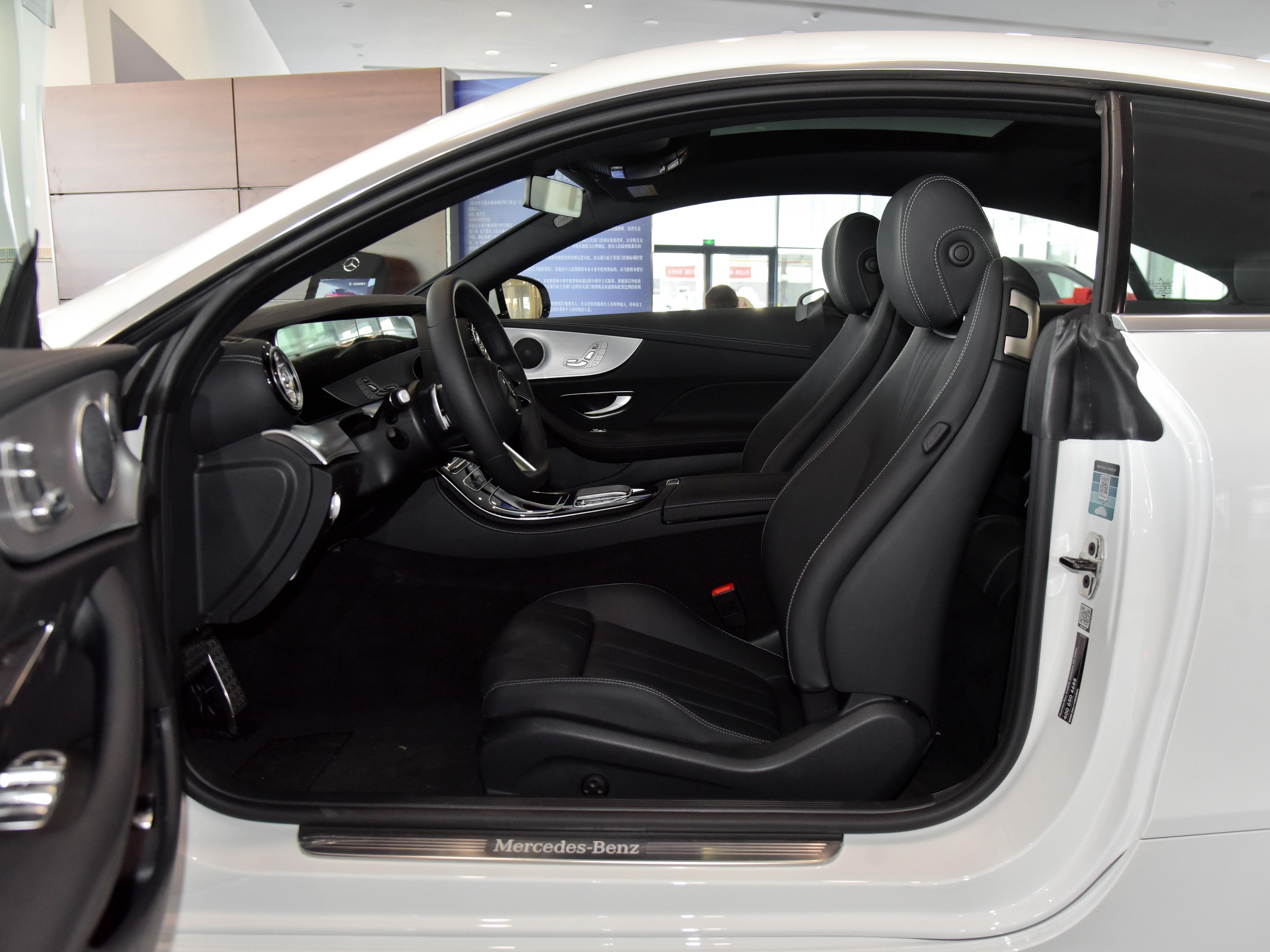 两门奔驰轿跑内饰,轿跑内饰豪华