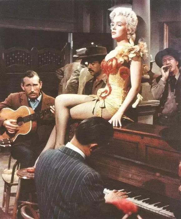 最先穿丝袜的国家,最早穿丝袜的人