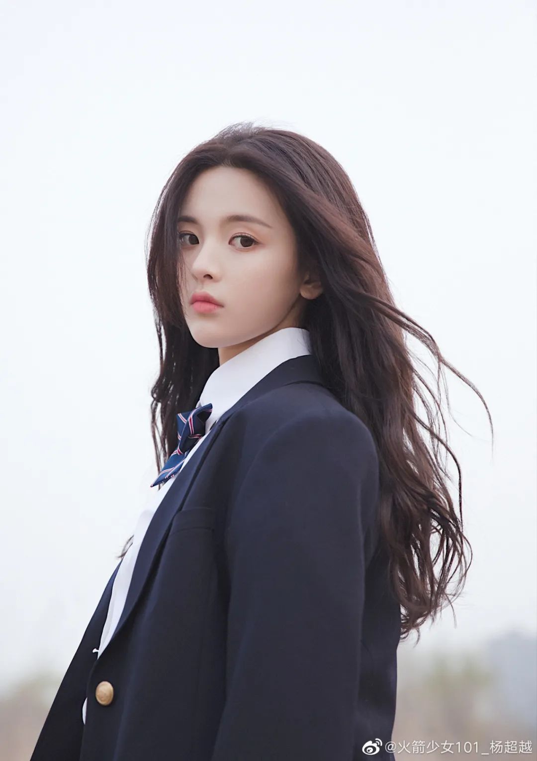 因为眉毛没画好想哭的，应该不只杨超越吧？