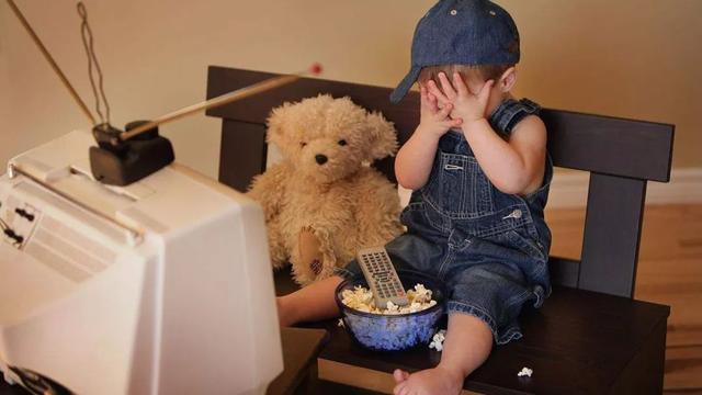 防止孩子拿电视遥控器,为了不让孩子看电视藏电视遥控器