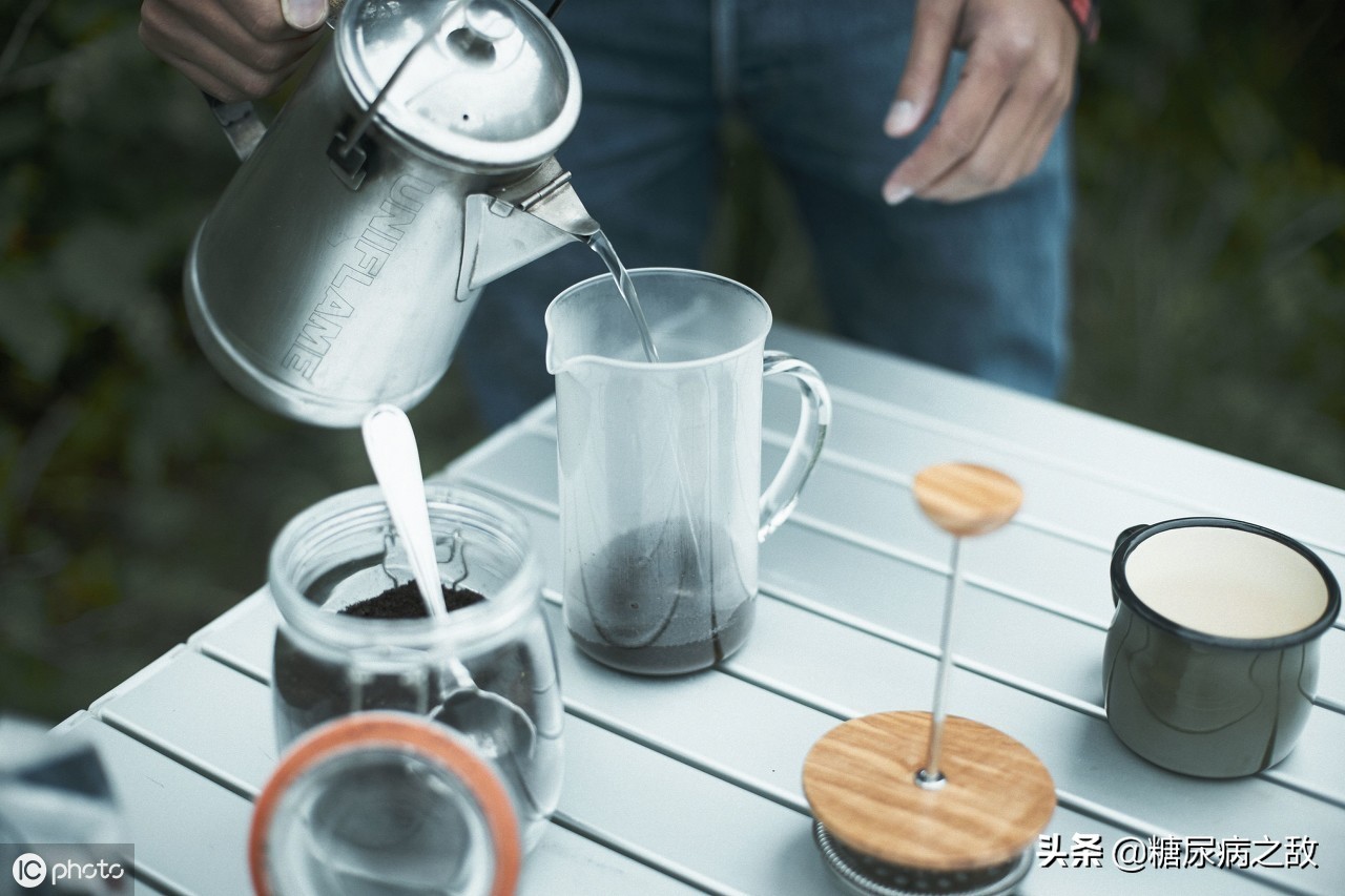 糖尿病患者容易便秘,医生给你提供8个方法解决排便难的问题