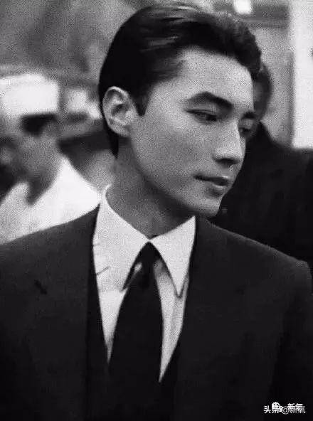 1米8大长腿，抿嘴笑爆红被吹顶级神颜，没想到竟然是照骗...