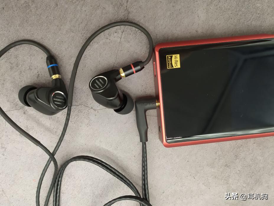 七单元旗舰耳机,价格高配置低却持续热卖