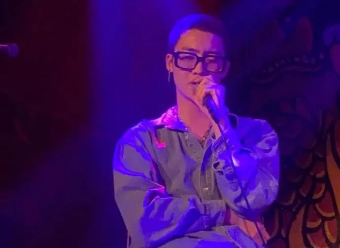 从“做作”到真实，唱歌始终是他最能表达自己的事