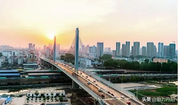 红旗飘扬春潮涌,专题片解说词——菏泽市开发区丹阳街道科学发展纪实