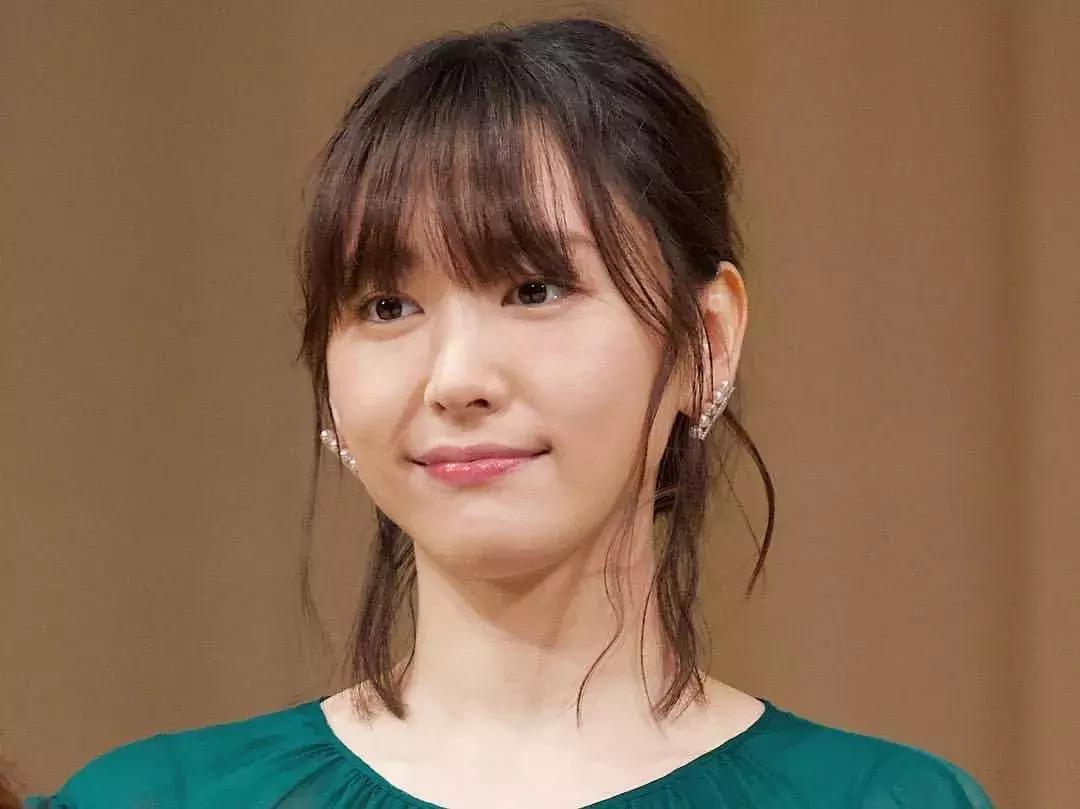 金晨：我们来自拍吧，张歆艺：先分我点头发...